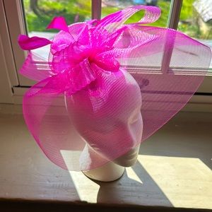Derby Day ready! Gorgeous bright pink fascinator, held by hair clips